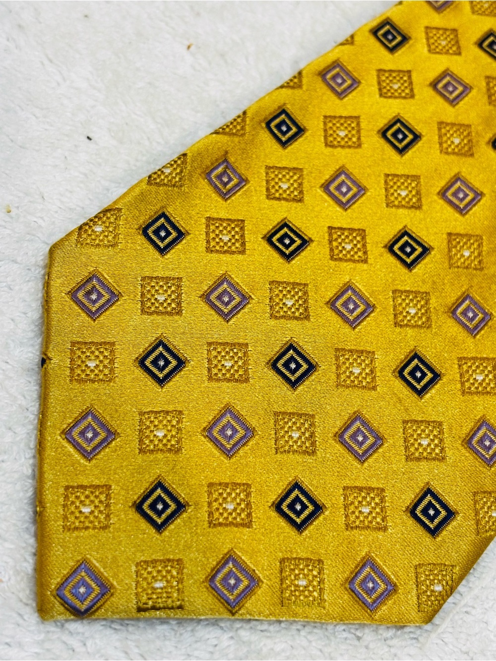 Brand New Stylish Tie By JoS A. Bank (Signature Collection)